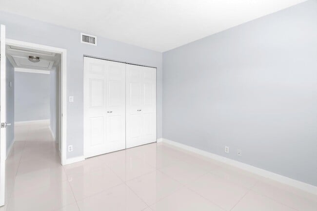 Building Photo - 416 NE 15th Ave