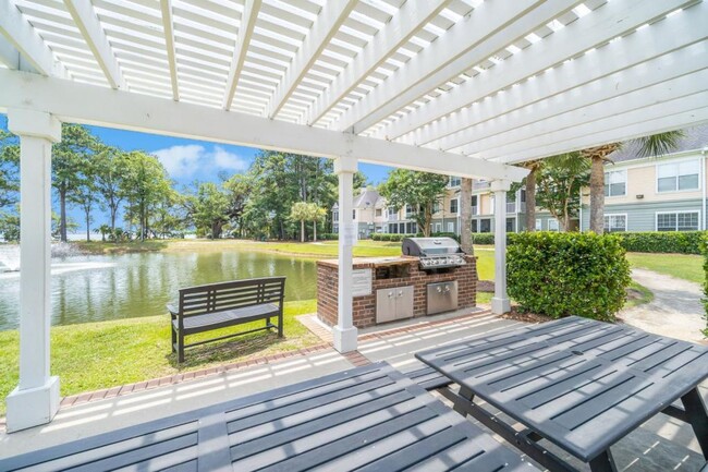 Building Photo - 130 River Landing Dr
