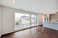 Building Photo - Luxury 2BD/2BA| Bella Vista Apartment