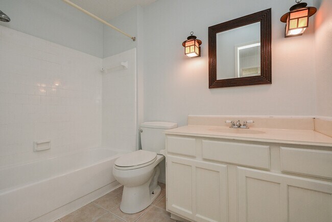 Building Photo - 15702 Timber Rock Dr
