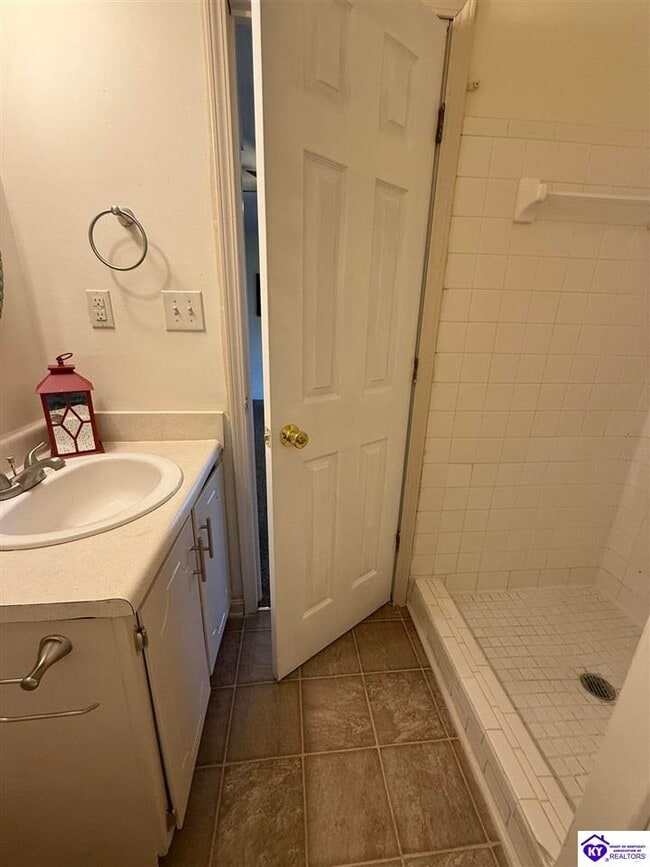 Building Photo - 105 Candy Ct