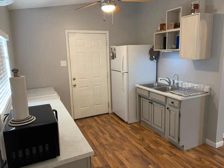 Full size residential fridge - 1433 E. Edgemont Avenue