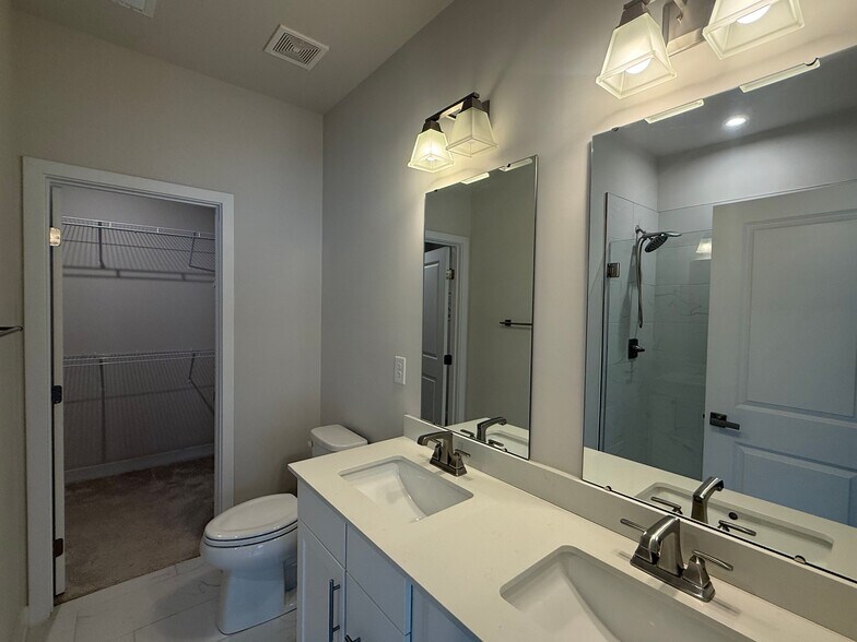 Building Photo - Room in Townhome on Tristram Ln