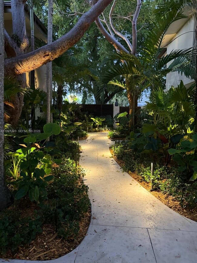 Building Photo - 3000 Bird Ave