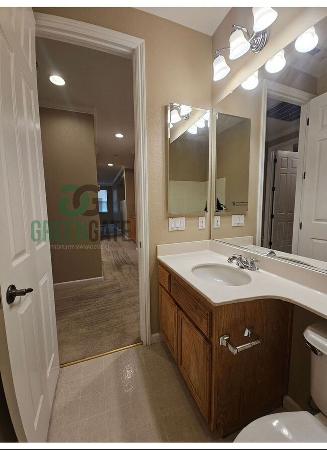 Building Photo - Spacious 4 Bedroom 3 Bath in Patterson! AV...