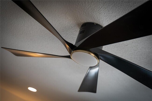 Building Photo - 1097 Eden Isle Blvd NE