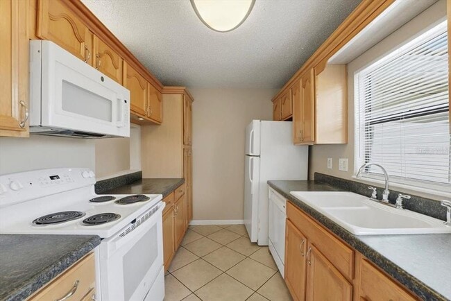 Building Photo - 1645 Sandy Point Square