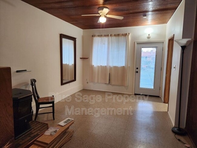 Building Photo - 500 S 3rd Pl