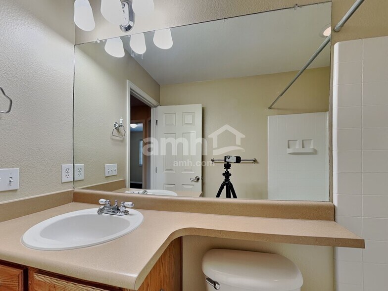 Building Photo - 469 Hayloft Way