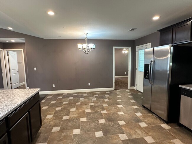 Building Photo - 4 Bed 2 Bath FOR RENT in Waynesville