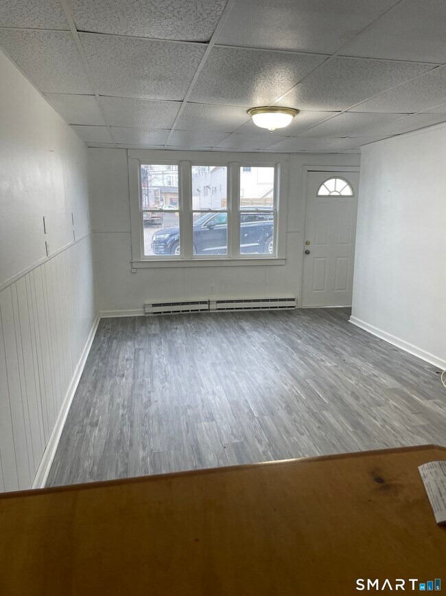 Building Photo - 166 Main St