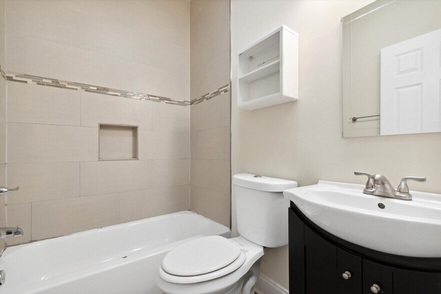 Building Photo - 1424 Willington St