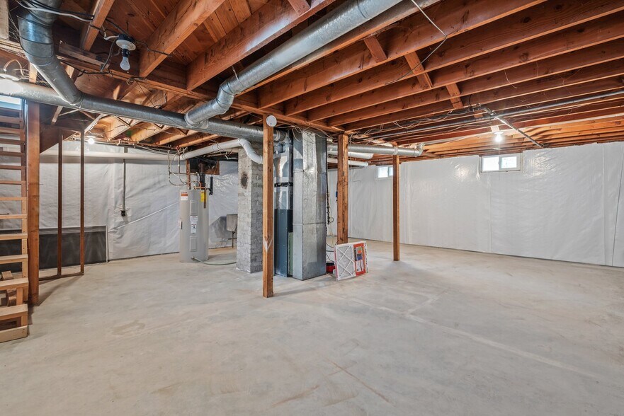 storage basement - 1114 E Pennsylvania Ave