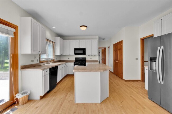 Building Photo - 24963 Heritage Oaks Dr
