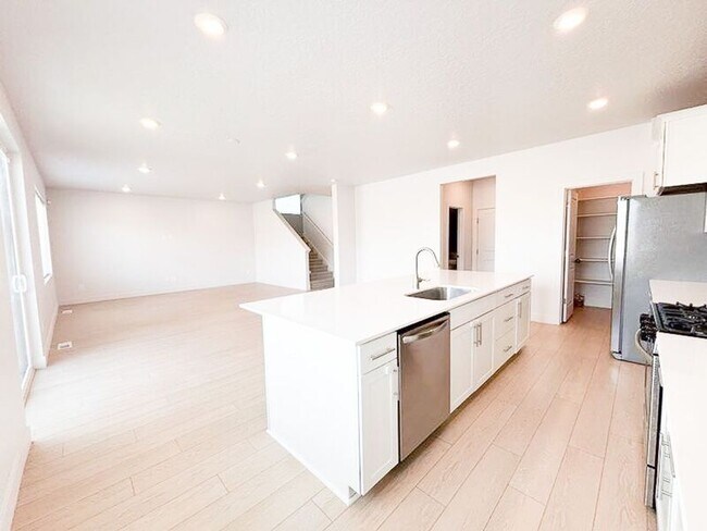 Building Photo - 414 W Snowberry Dr