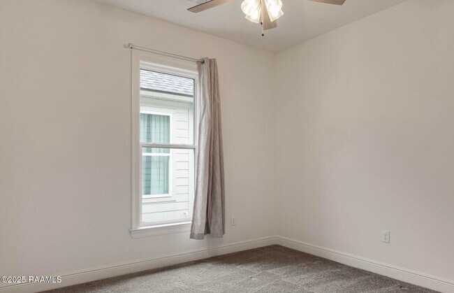 Building Photo - 211 Alpine Dr
