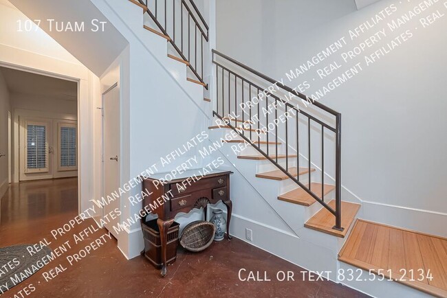 Building Photo - 107 Tuam St