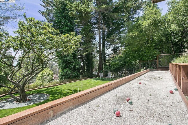 Building Photo - 6624 Saroni Dr