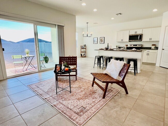 Building Photo - 1131 W Chimes Tower Dr