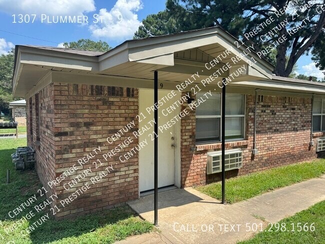 Primary Photo - 1307 Plummer St