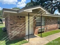 Building Photo - 1307 Plummer St