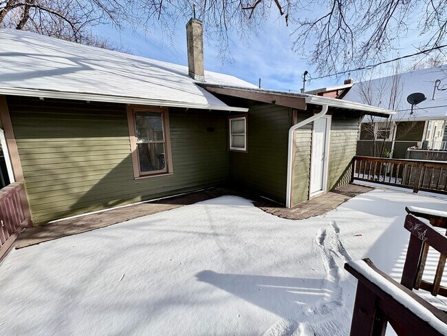 Building Photo - Beautiful Remodeled 2 Bedroom 1 Bathroom H...