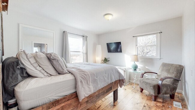 Building Photo - Stunning home situated on over 1 acre in North Thompson’s Station!