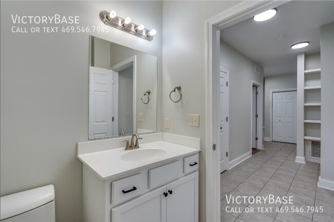 Building Photo - 904 Brady Rd