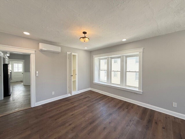 Building Photo - 8 Summerhill Ave