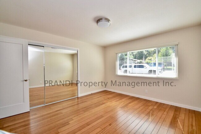 Building Photo - 627 Tanbark Terrace