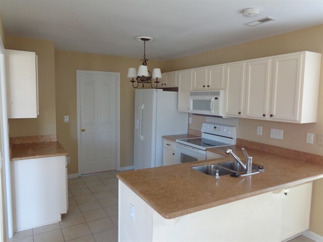 Building Photo - 2556 Governors Pointe Ct NE