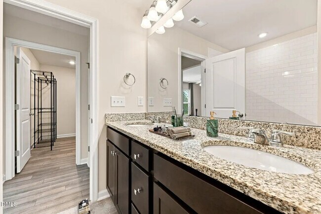 Building Photo - Lease OR Lease to Own