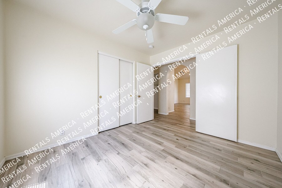 Building Photo - 2454 E Orchid Ln