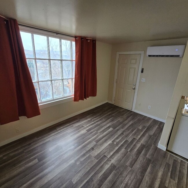 Building Photo - 625 N 8th #B