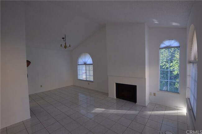 Primary Photo - 76 Alicante Aisle