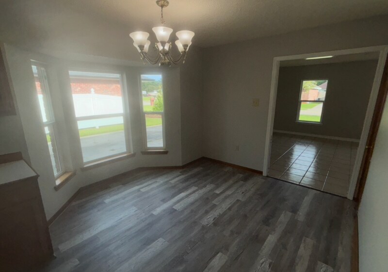 Building Photo - 213 Deer Run Dr