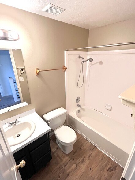 Building Photo - 2048 N Boysenberry Dr