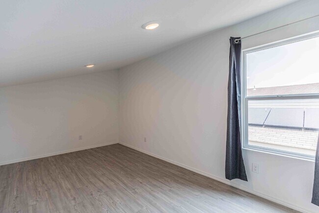 Building Photo - 4271 Thalweg Way