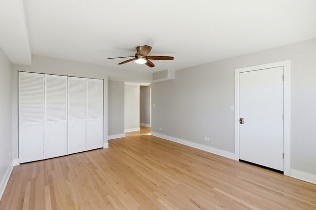 Building Photo - 1215 Balmoral Ave