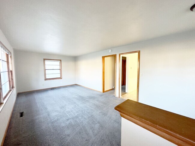 Building Photo - Rare 3 bedroom plus office home for rent!