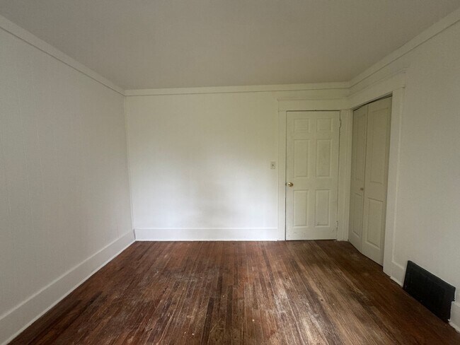 Building Photo - 213 Depeyster St