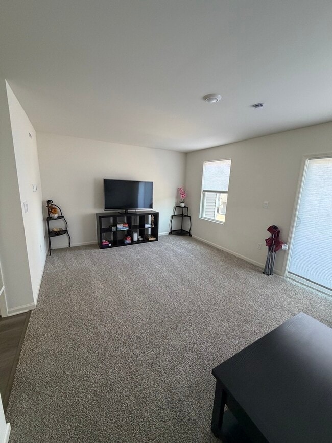 Building Photo - 1555 Sequoia Wy