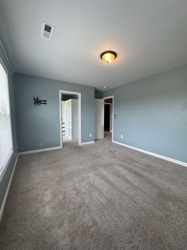 Building Photo - 203 Rye Cir