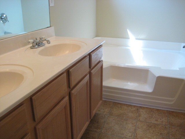 Building Photo - 2253 Joann Dr