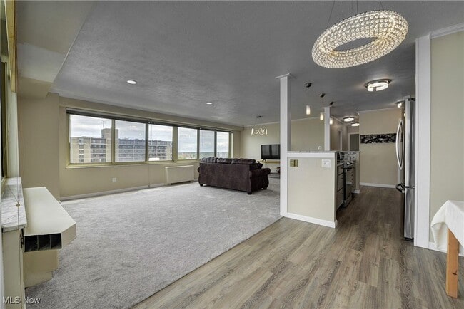 Building Photo - 12520 Edgewater Dr
