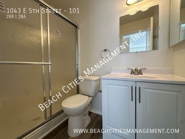 Building Photo - 1043 E 5th St