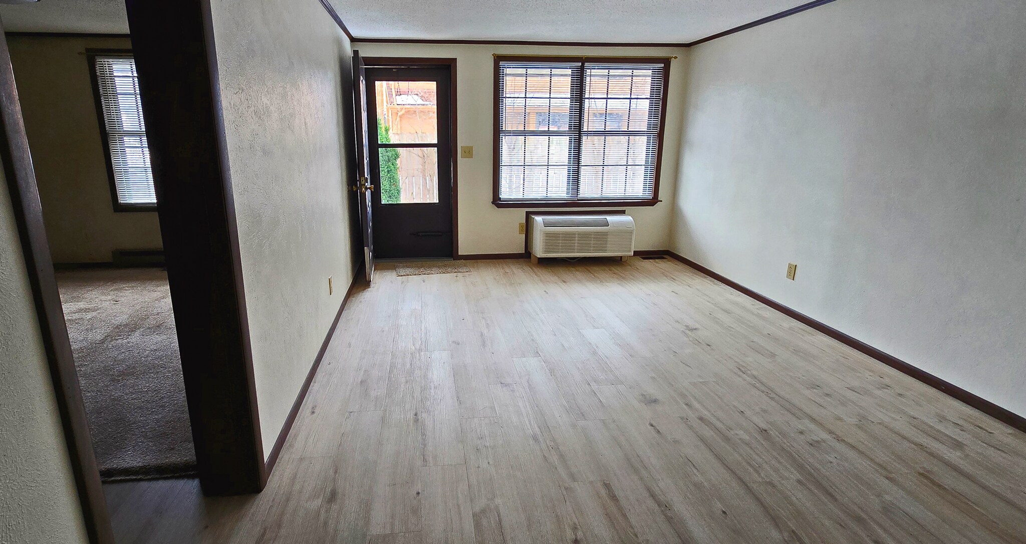 Building Photo - 27035 Oakmead Dr