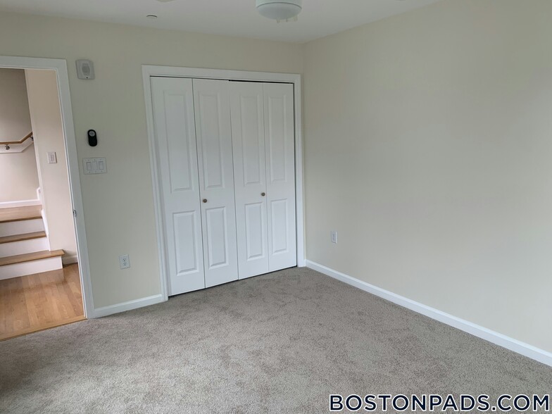 Building Photo - 154 Thornton St