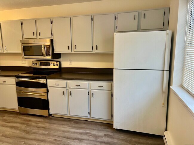 Building Photo - 515 Scott Rd