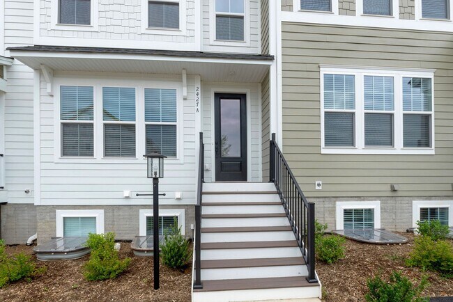 Building Photo - 2232 Leeham St